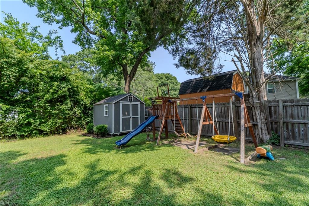 1215 Cleona DR