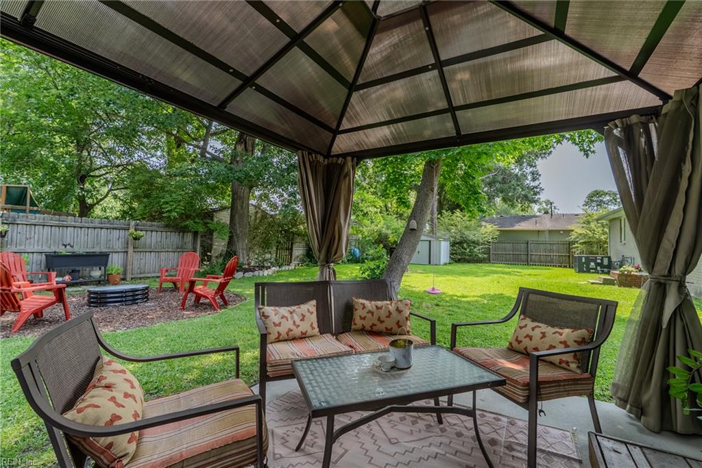1215 Cleona DR