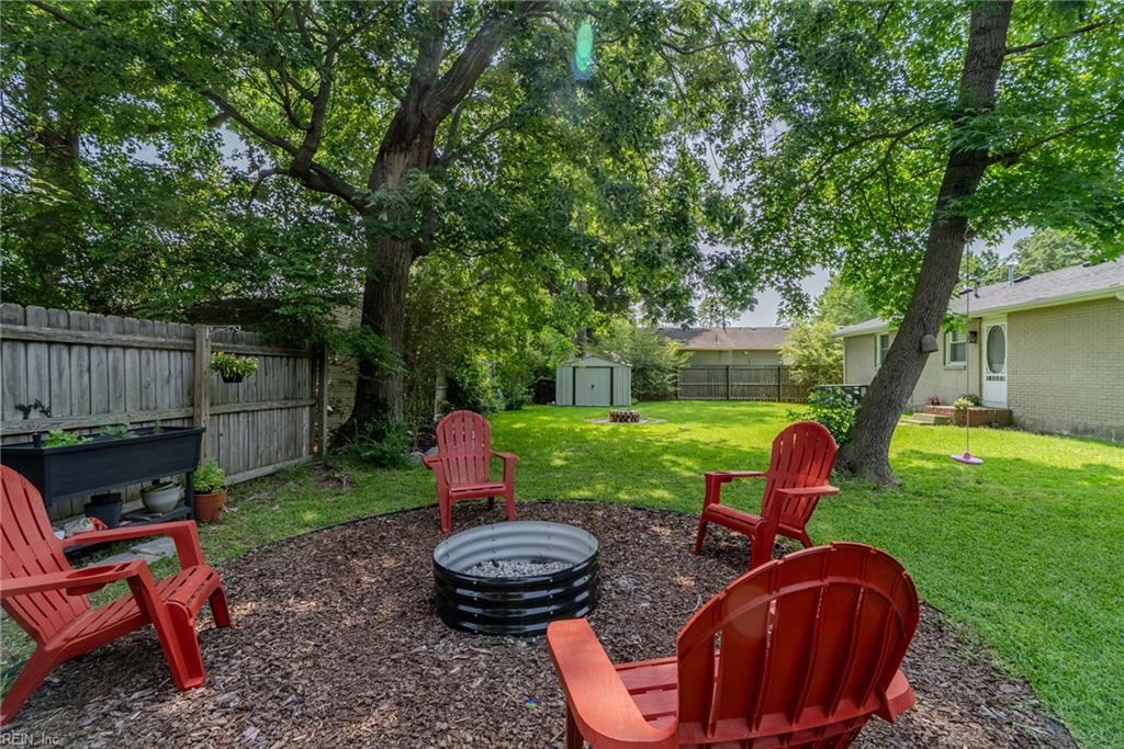 1215 Cleona DR