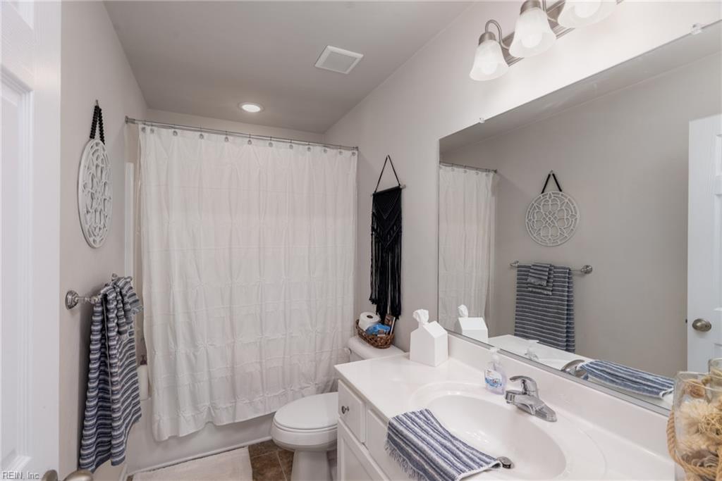 1215 Cleona DR