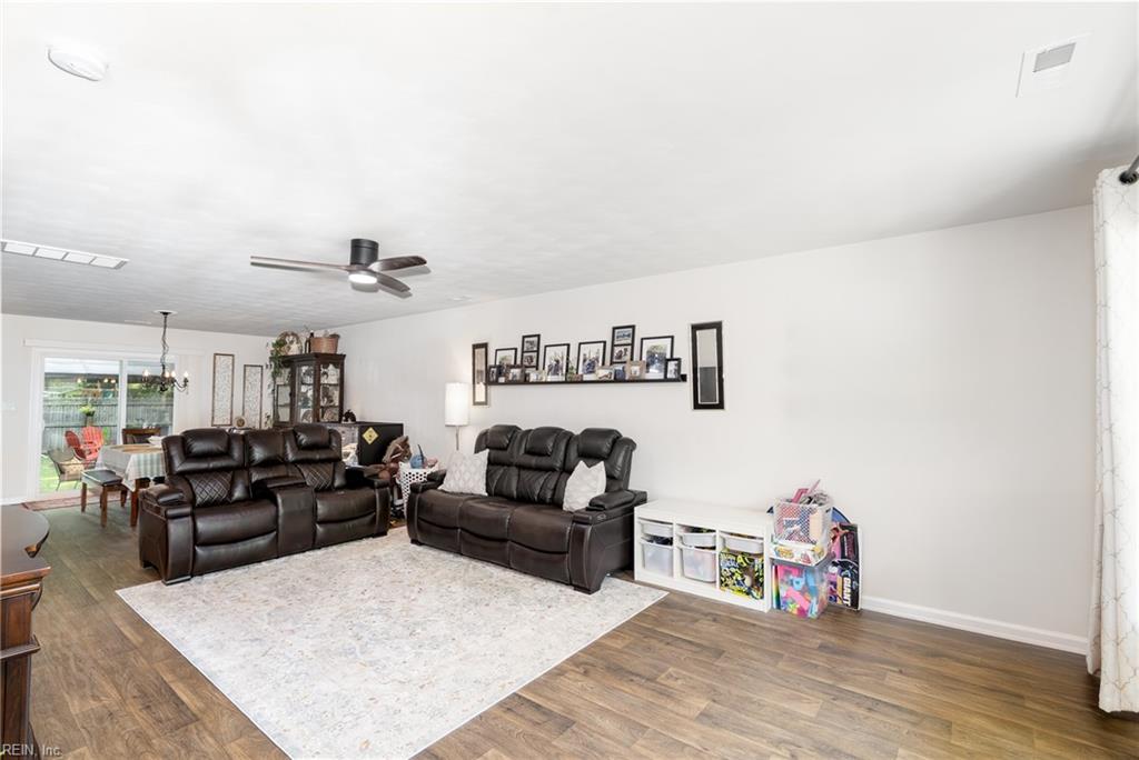 1215 Cleona DR