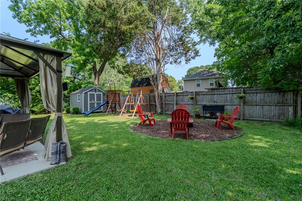 1215 Cleona DR