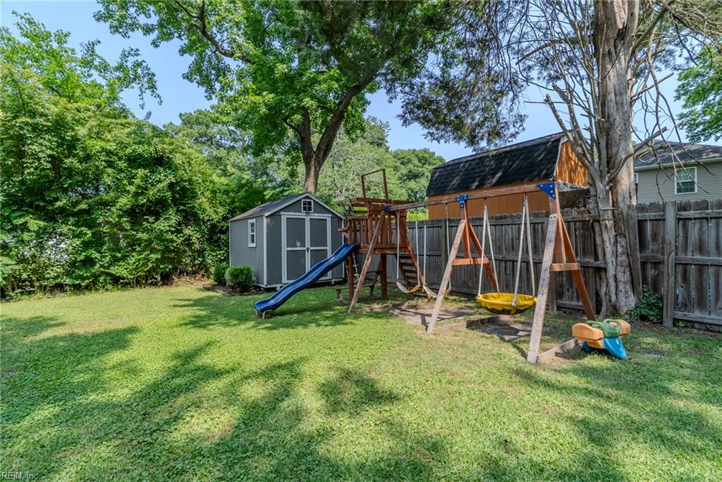 1215 Cleona DR