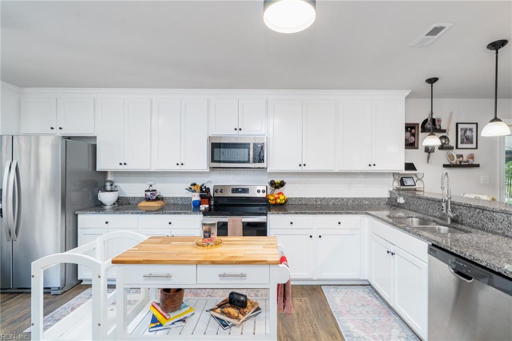 1215 Cleona DR
