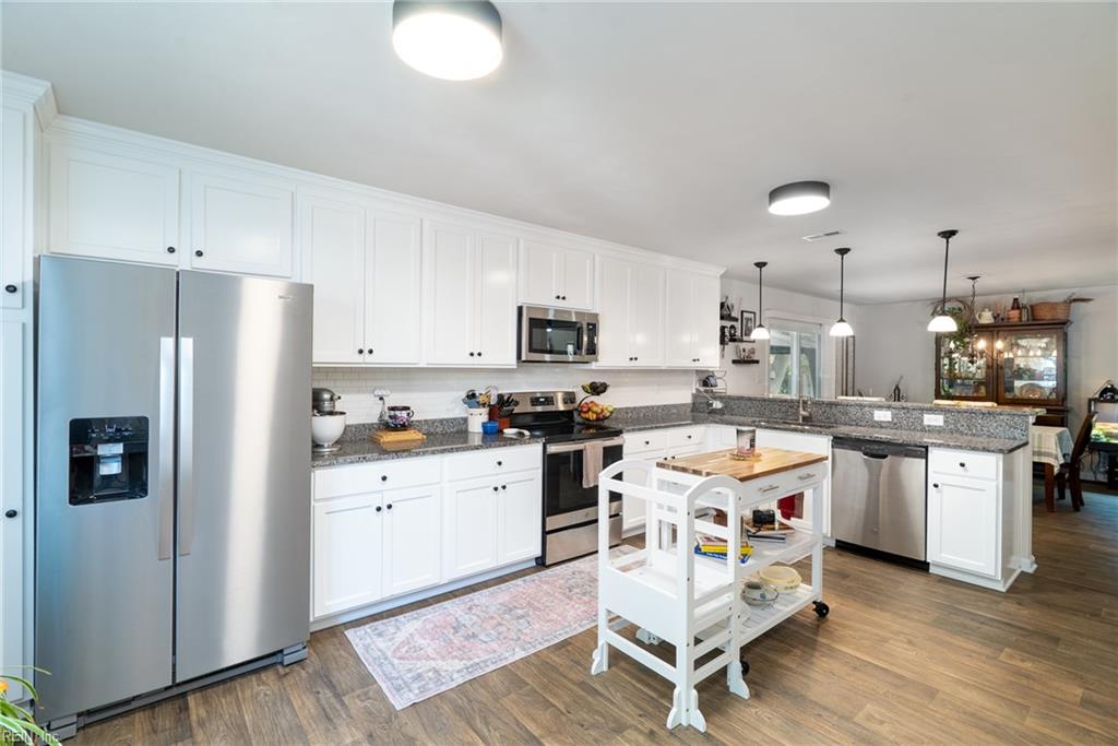 1215 Cleona DR