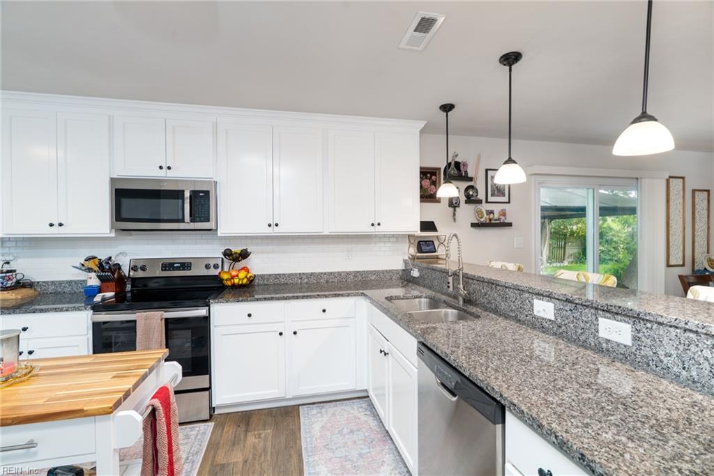 1215 Cleona DR