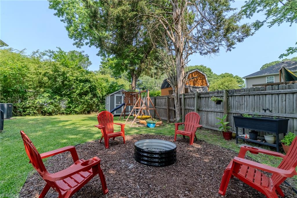 1215 Cleona DR