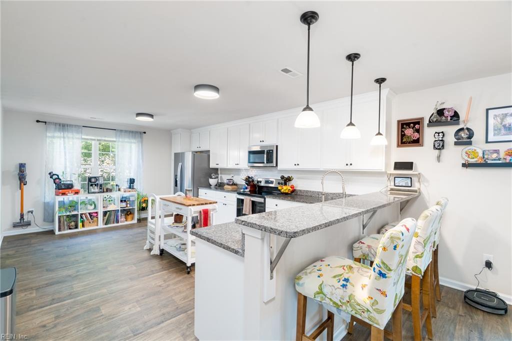 1215 Cleona DR