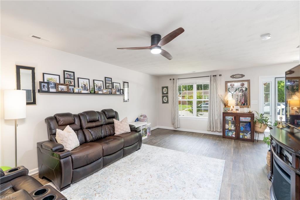 1215 Cleona DR