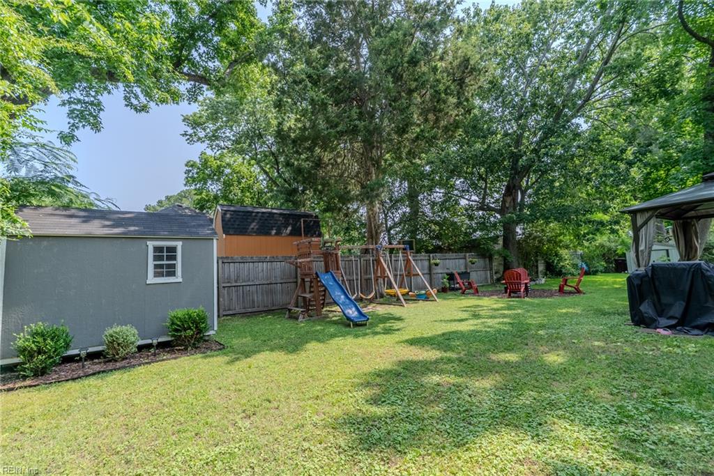 1215 Cleona DR