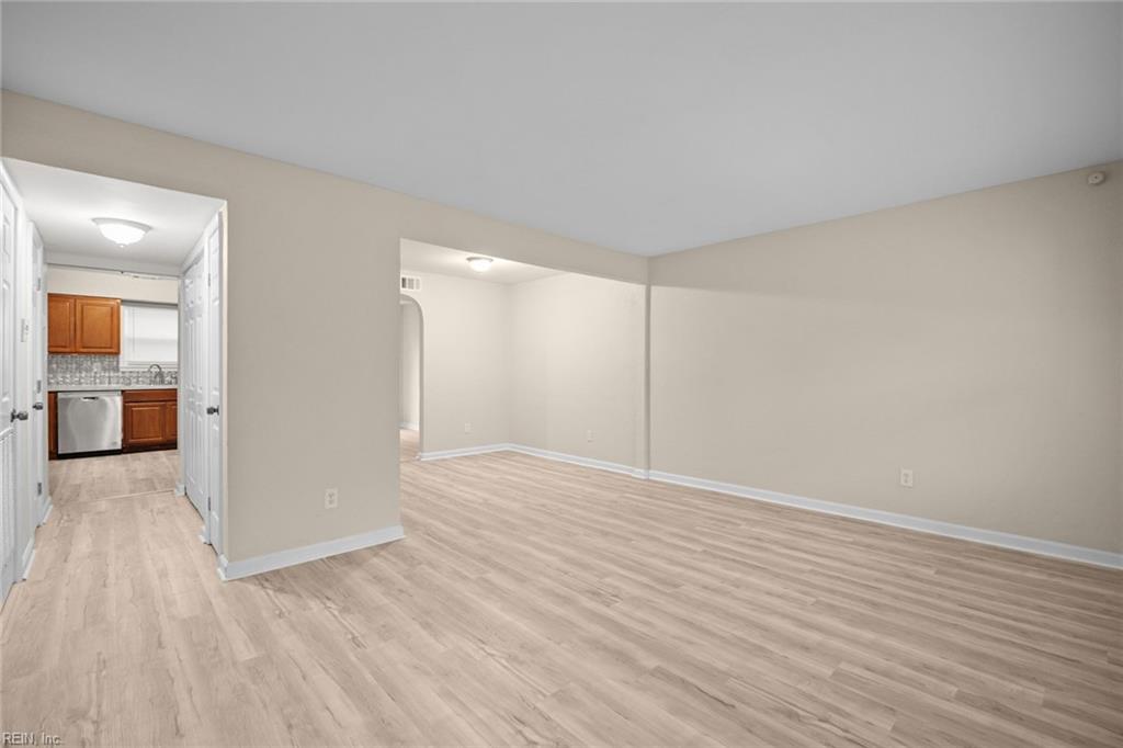 3237 Saxon PL