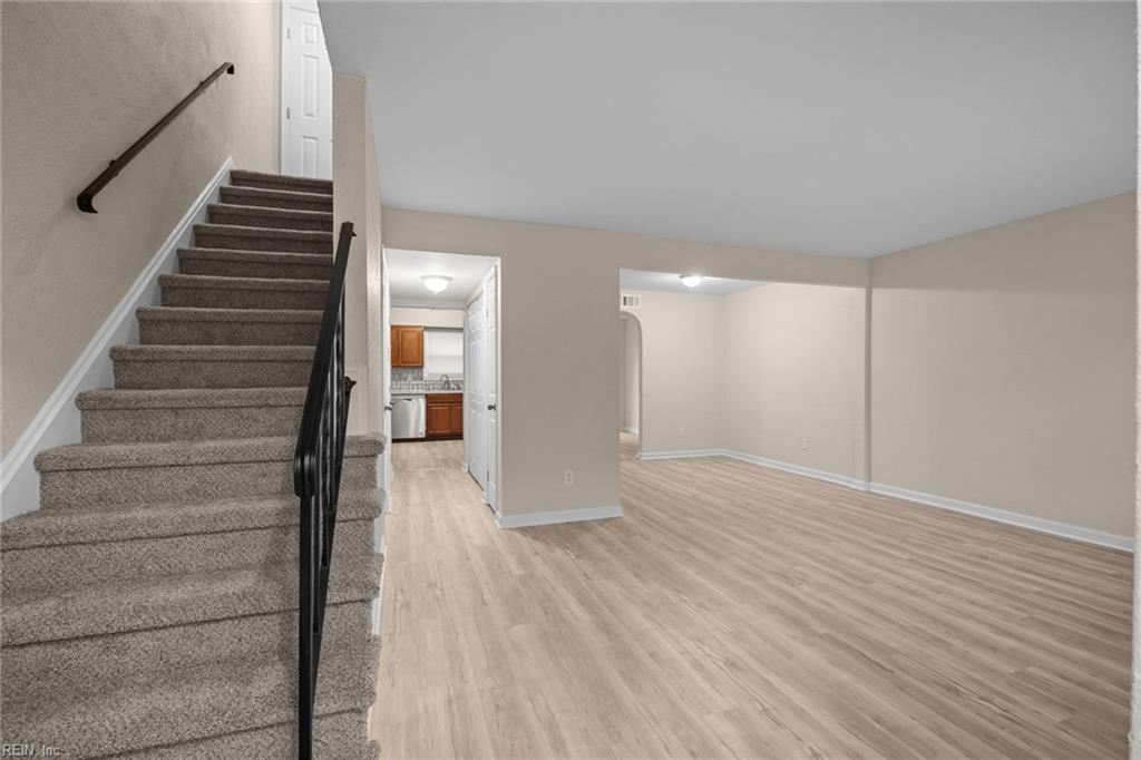 3237 Saxon PL