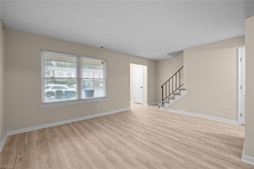 3237 Saxon PL