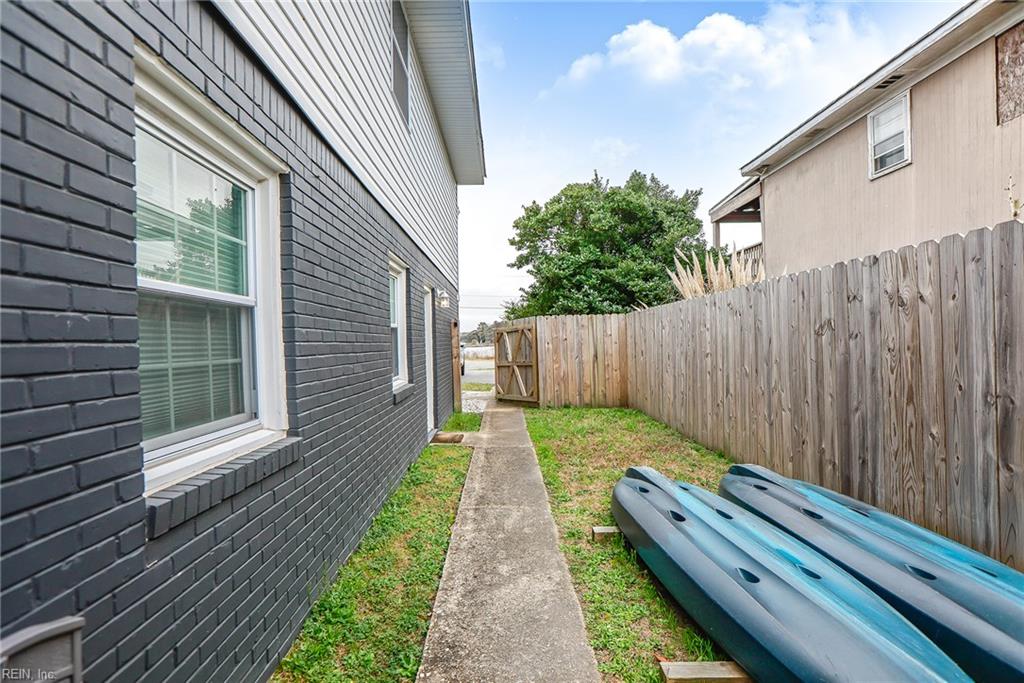 3811 Pretty Lake AVE