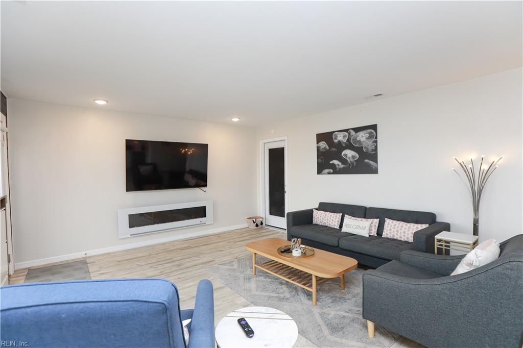 3811 Pretty Lake AVE