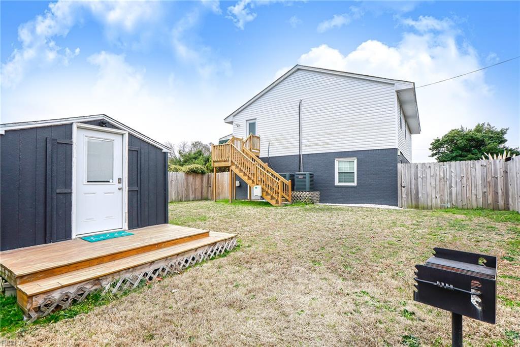 3811 Pretty Lake AVE