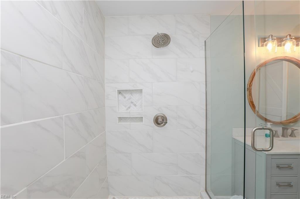 3811 Pretty Lake AVE