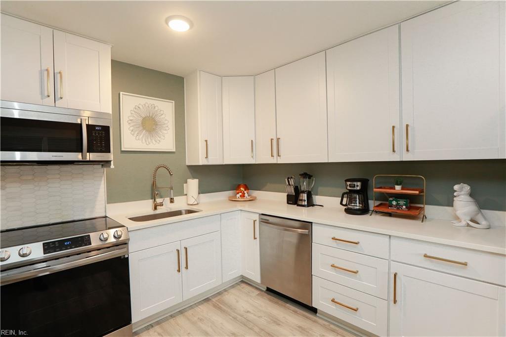 3811 Pretty Lake AVE