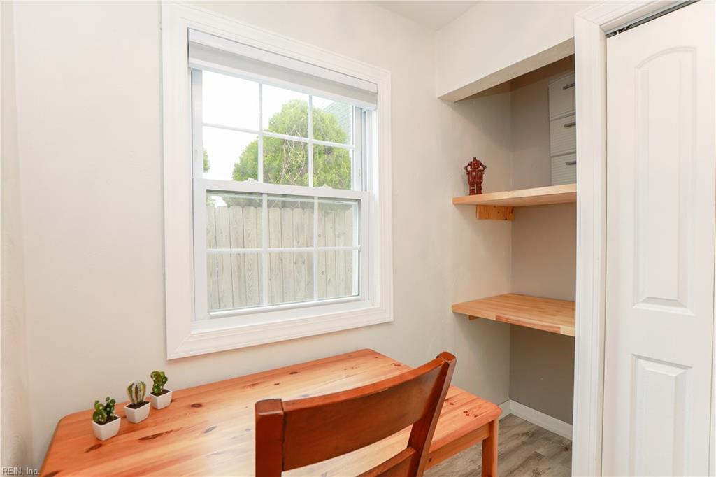 3811 Pretty Lake AVE