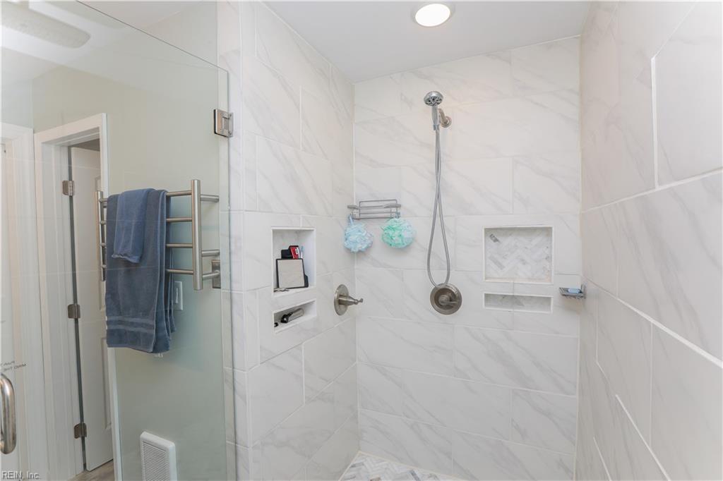 3811 Pretty Lake AVE