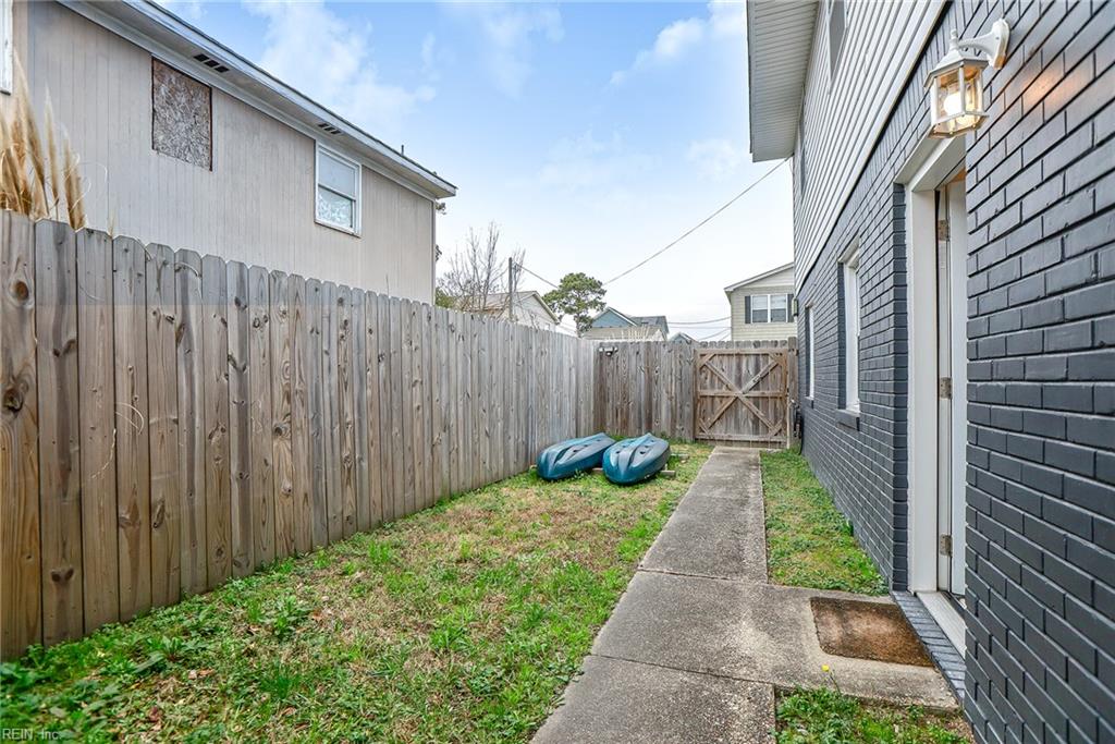 3811 Pretty Lake AVE