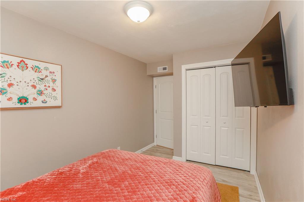 3811 Pretty Lake AVE