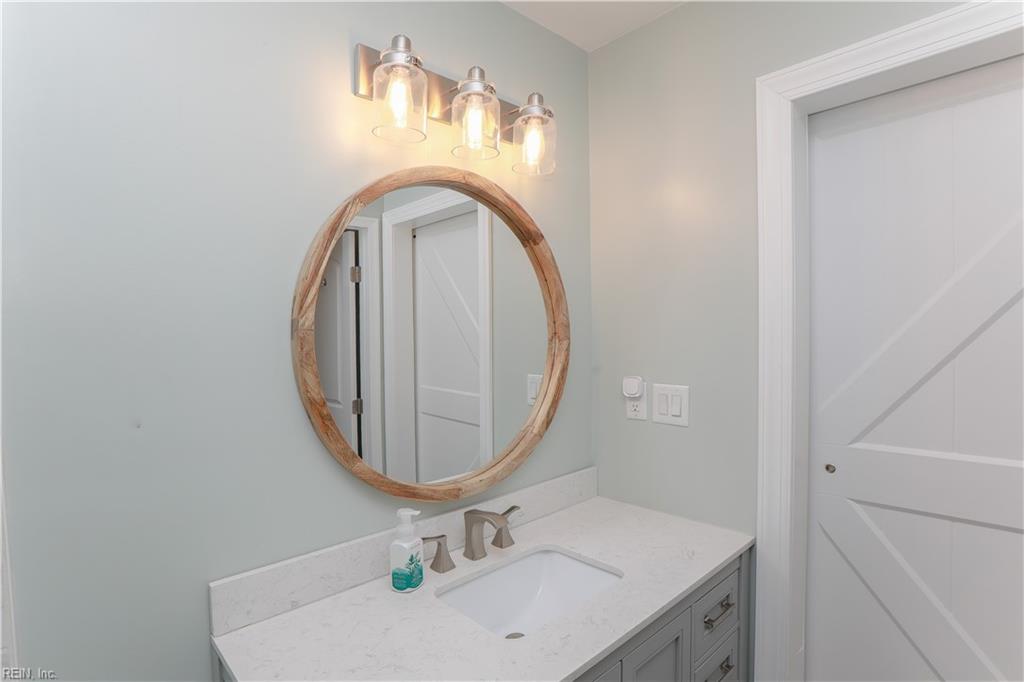 3811 Pretty Lake AVE