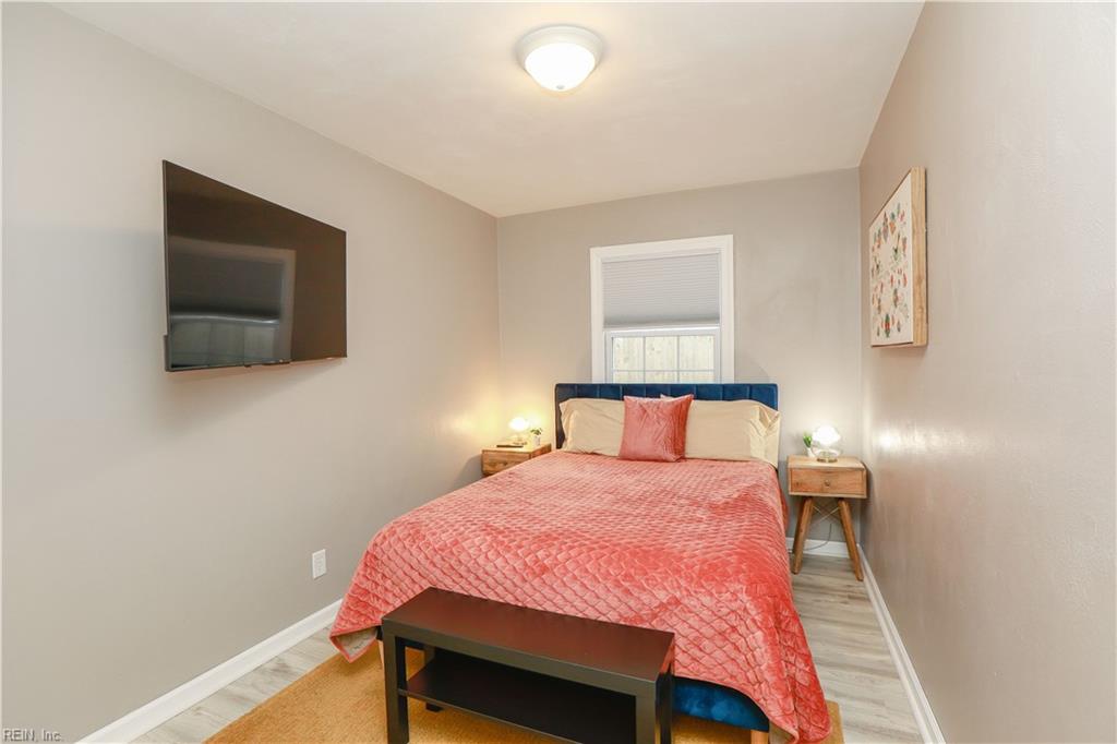 3811 Pretty Lake AVE