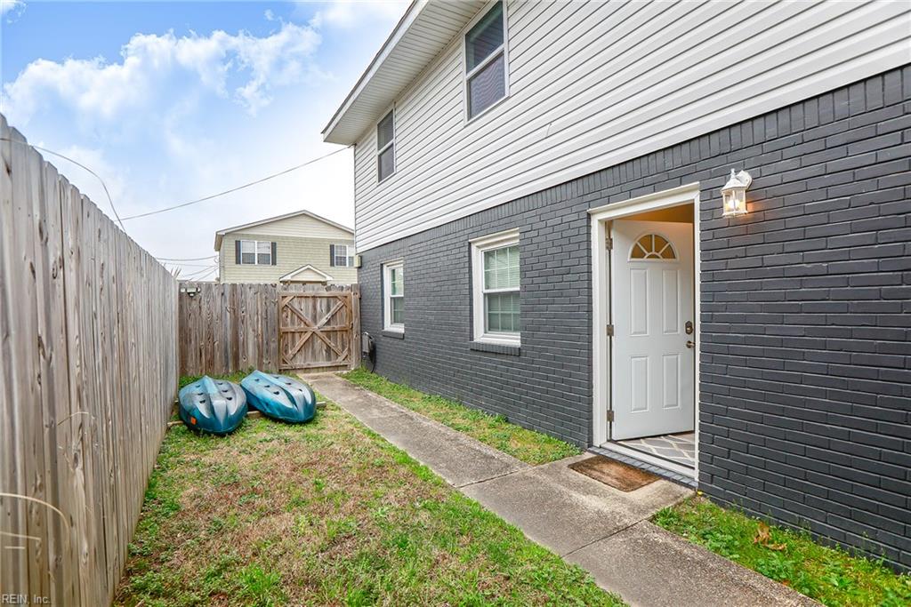 3811 Pretty Lake AVE