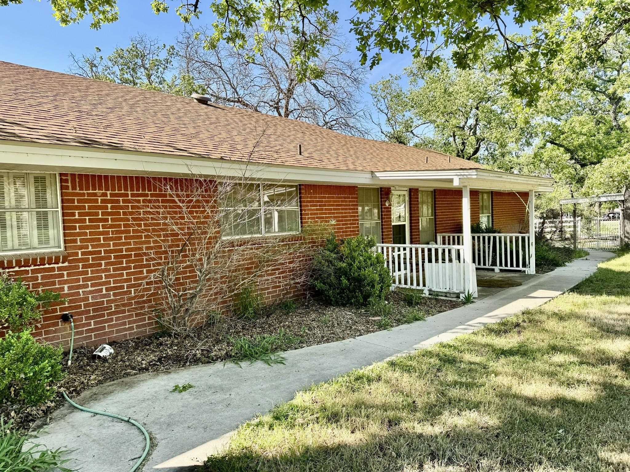 601 S Chaparral