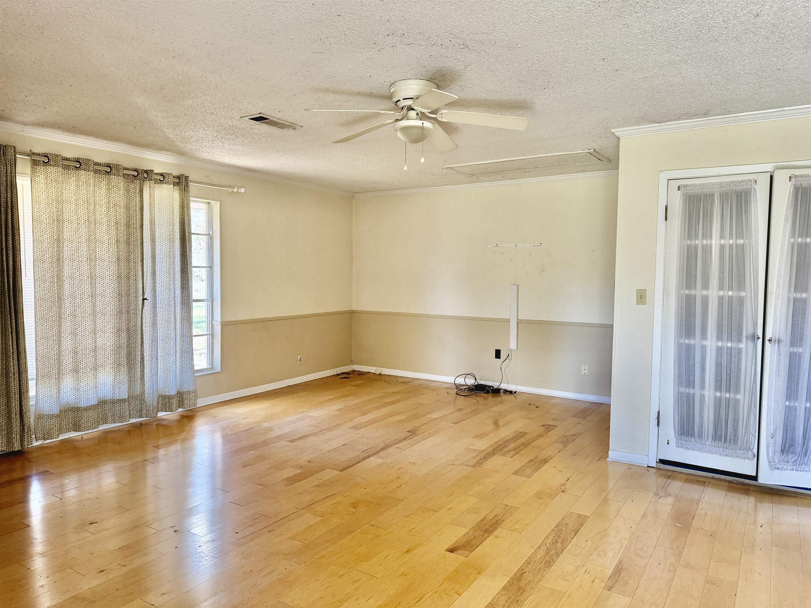 601 S Chaparral
