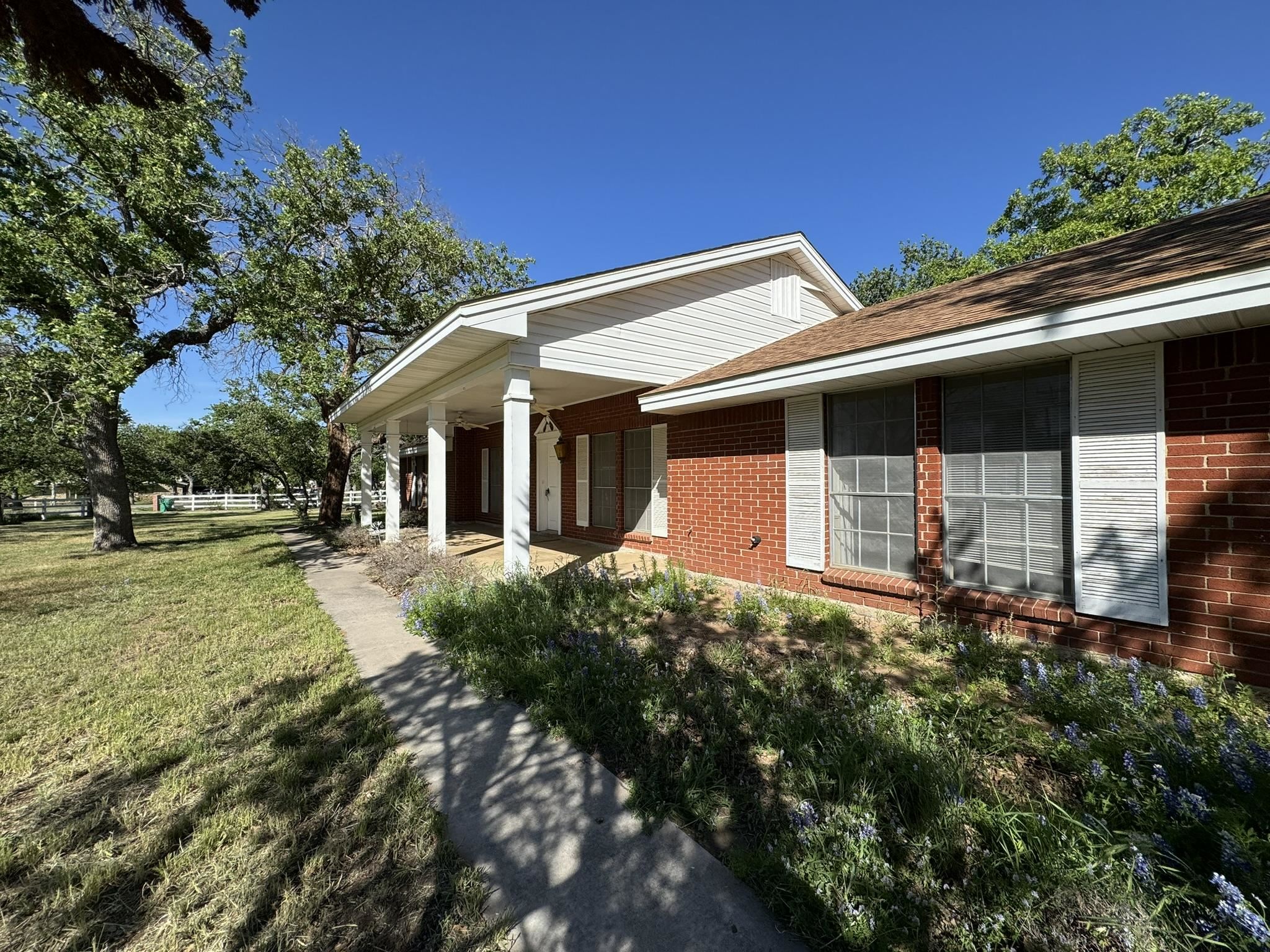 601 S Chaparral