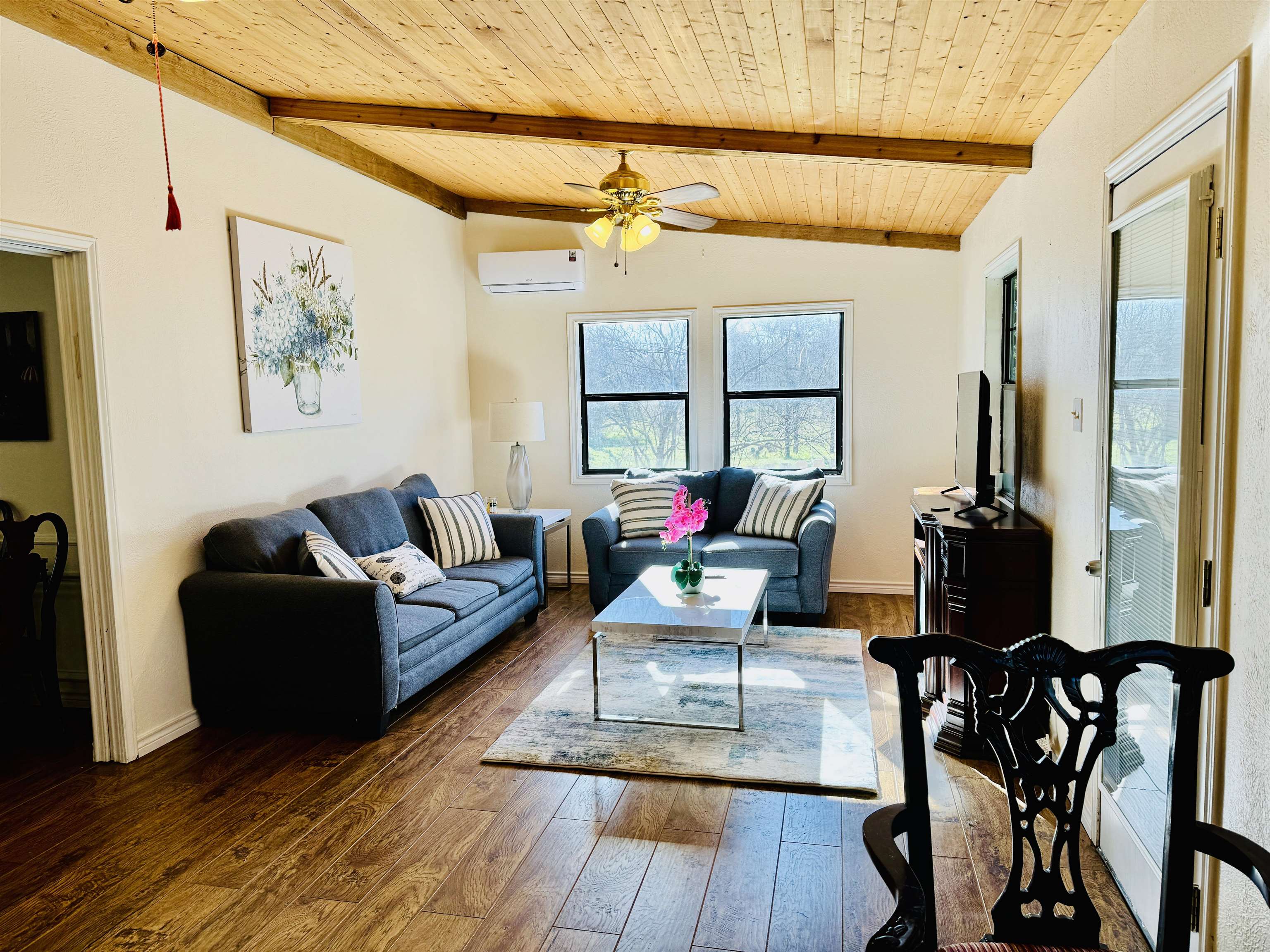 527 Ballard