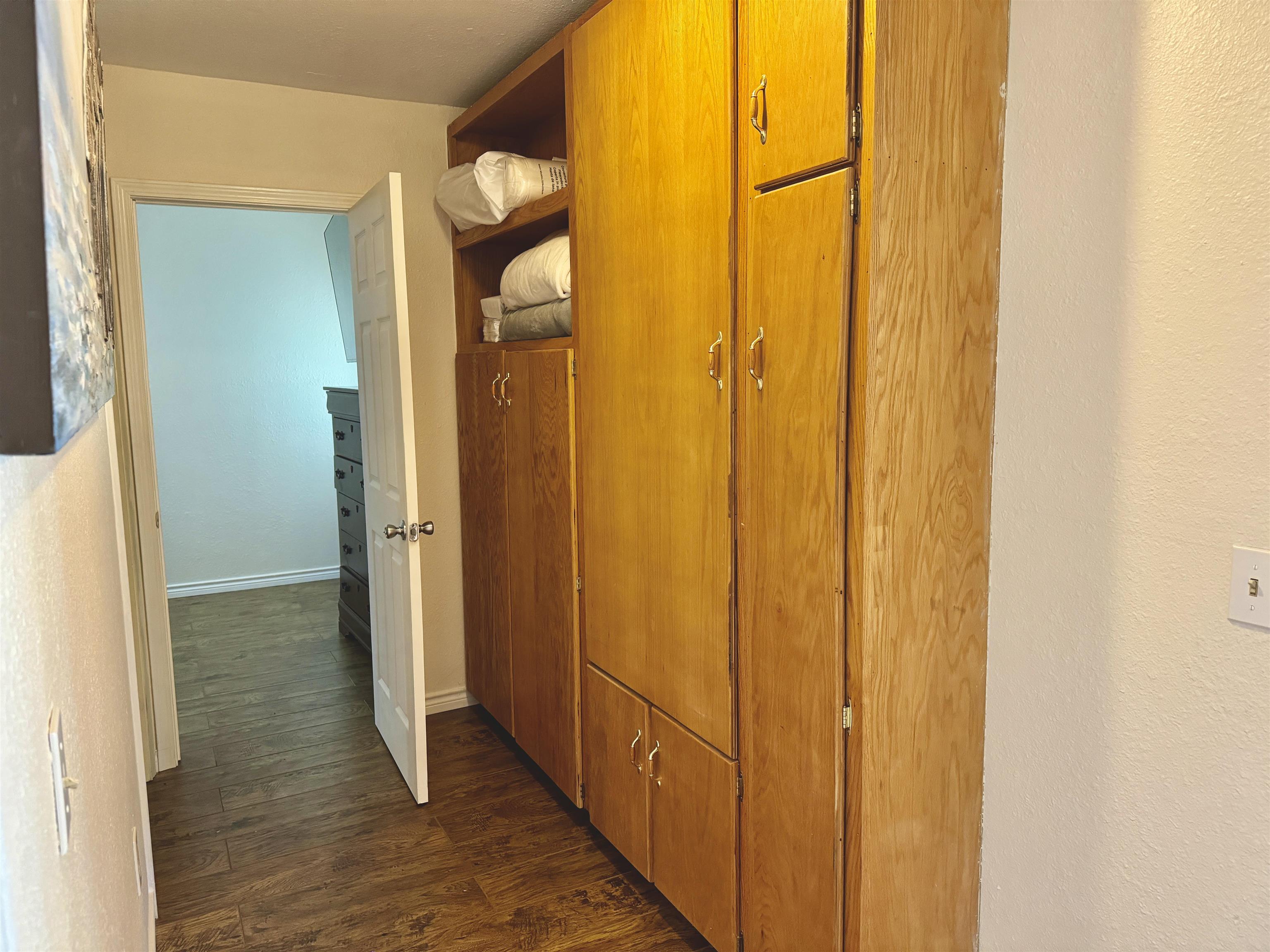 527 Ballard