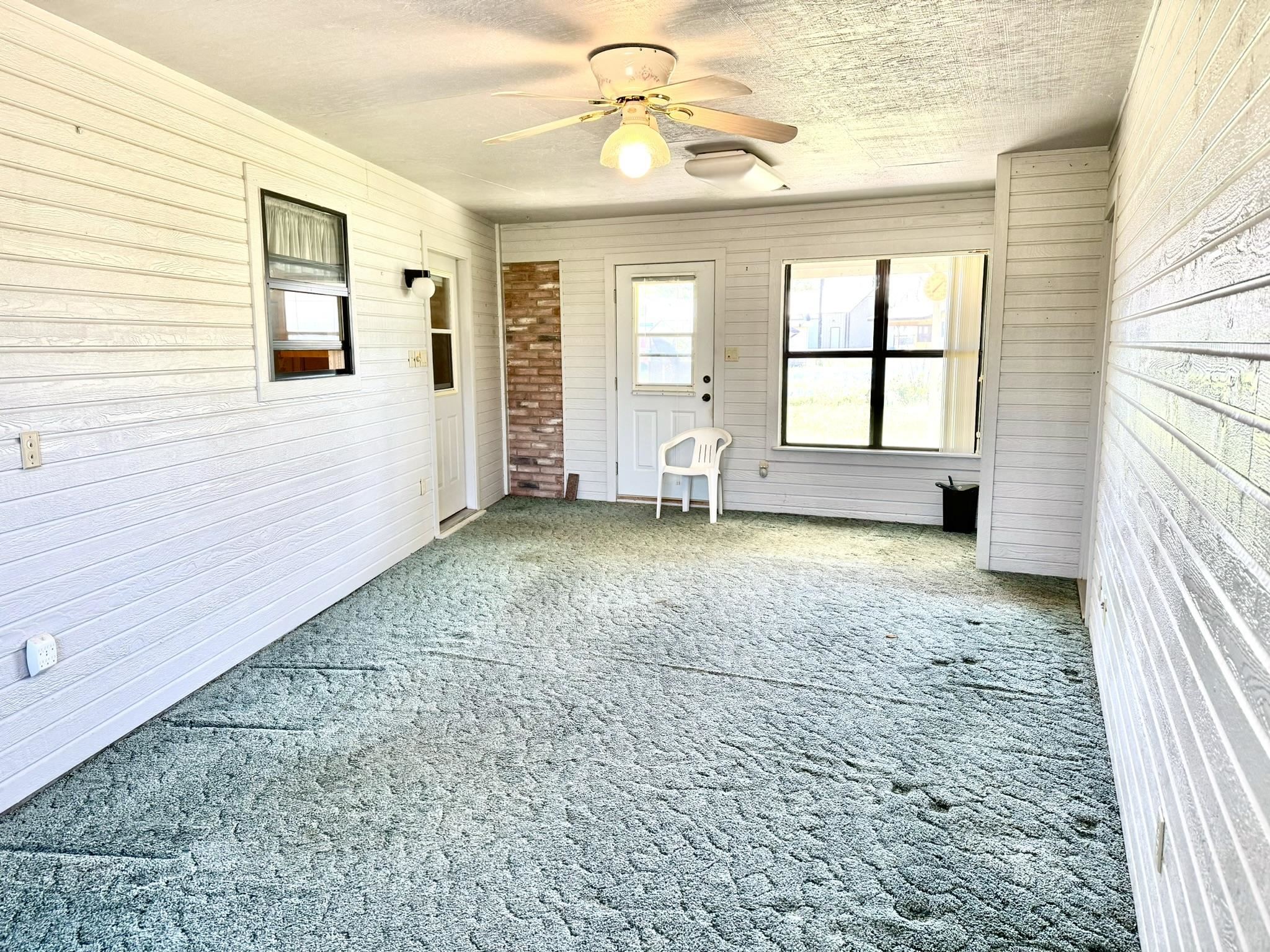 404 Lakeshore Loop