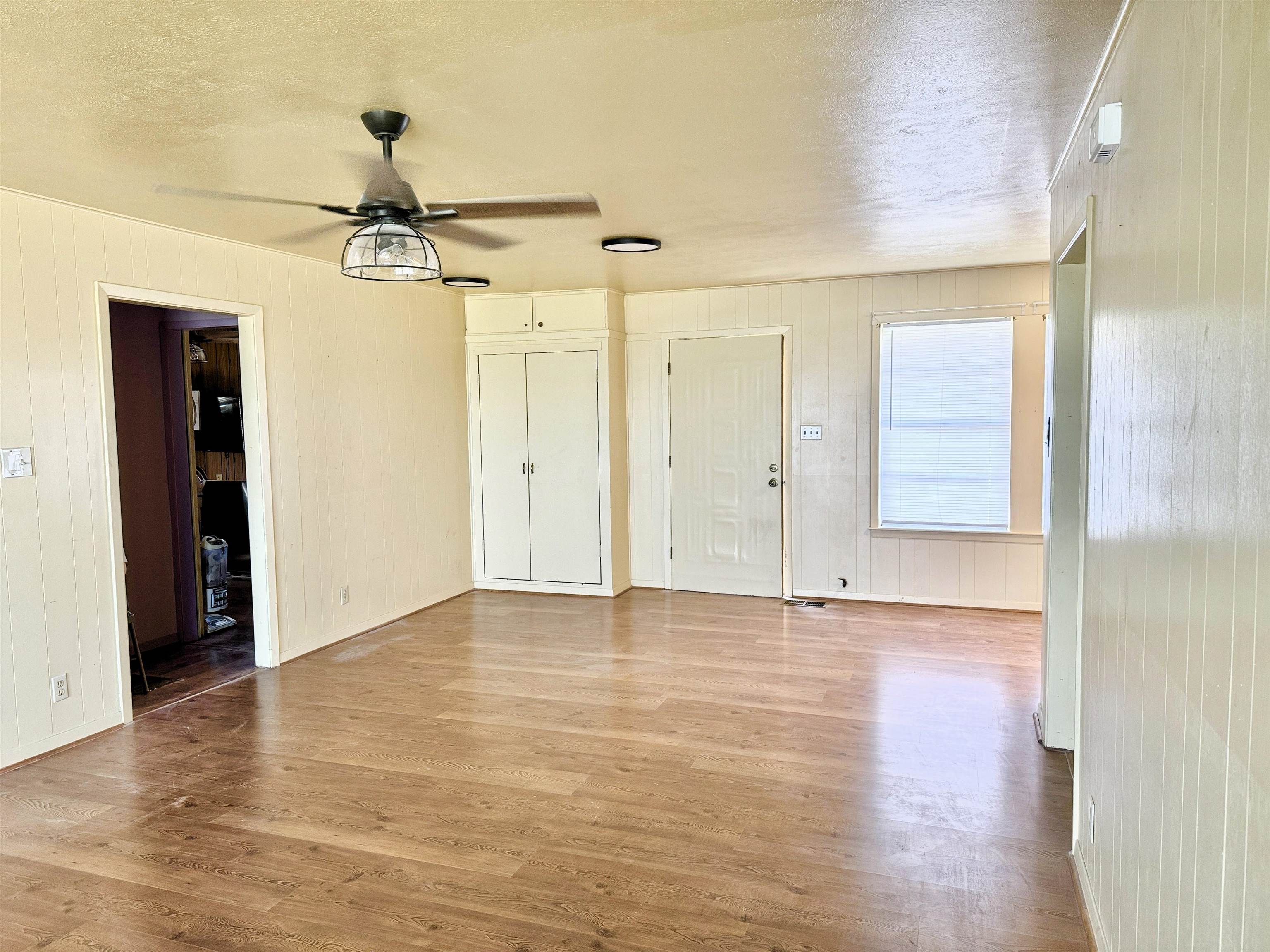 611 Lakeshore Loop