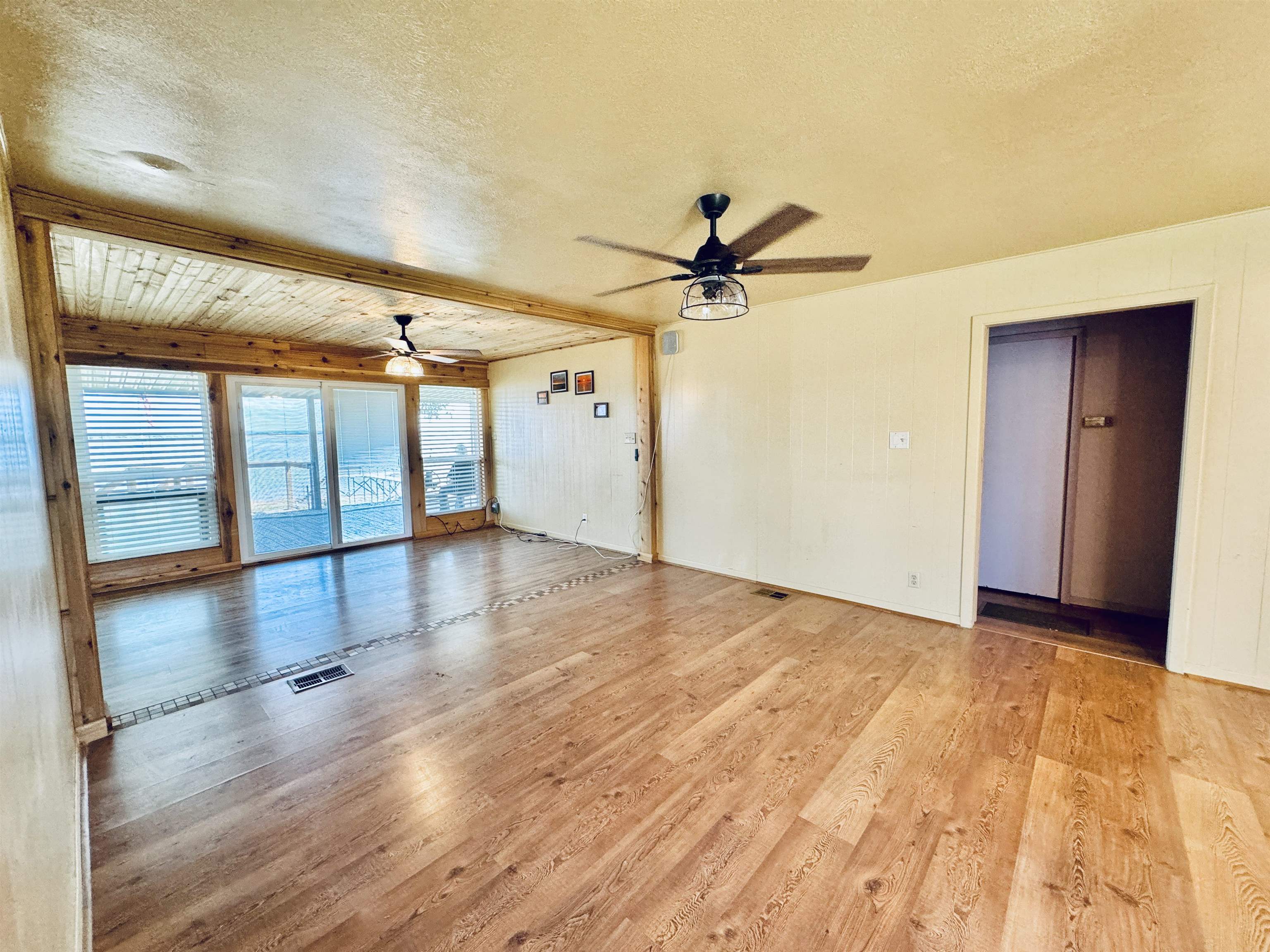 611 Lakeshore Loop