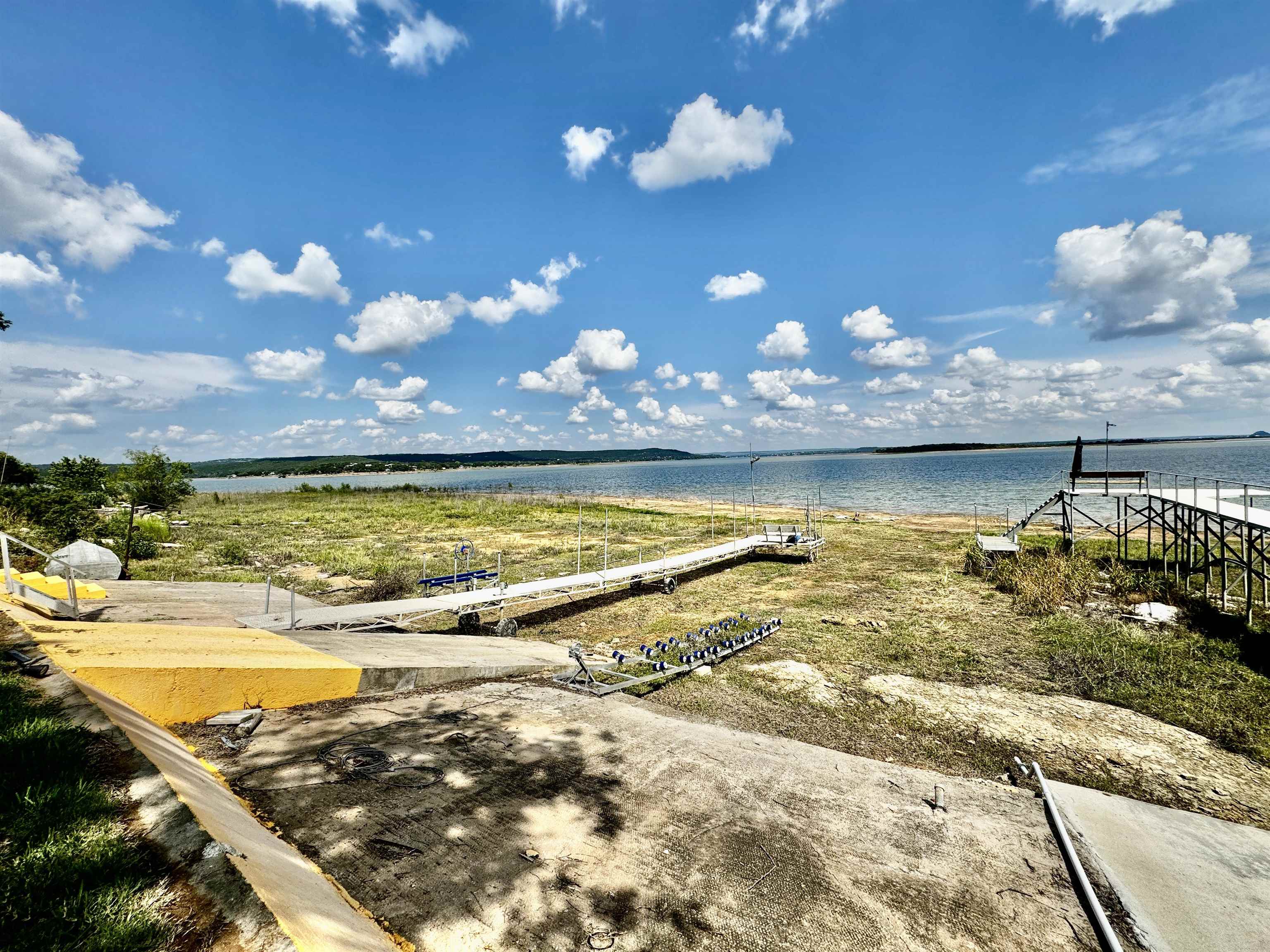 611 Lakeshore Loop