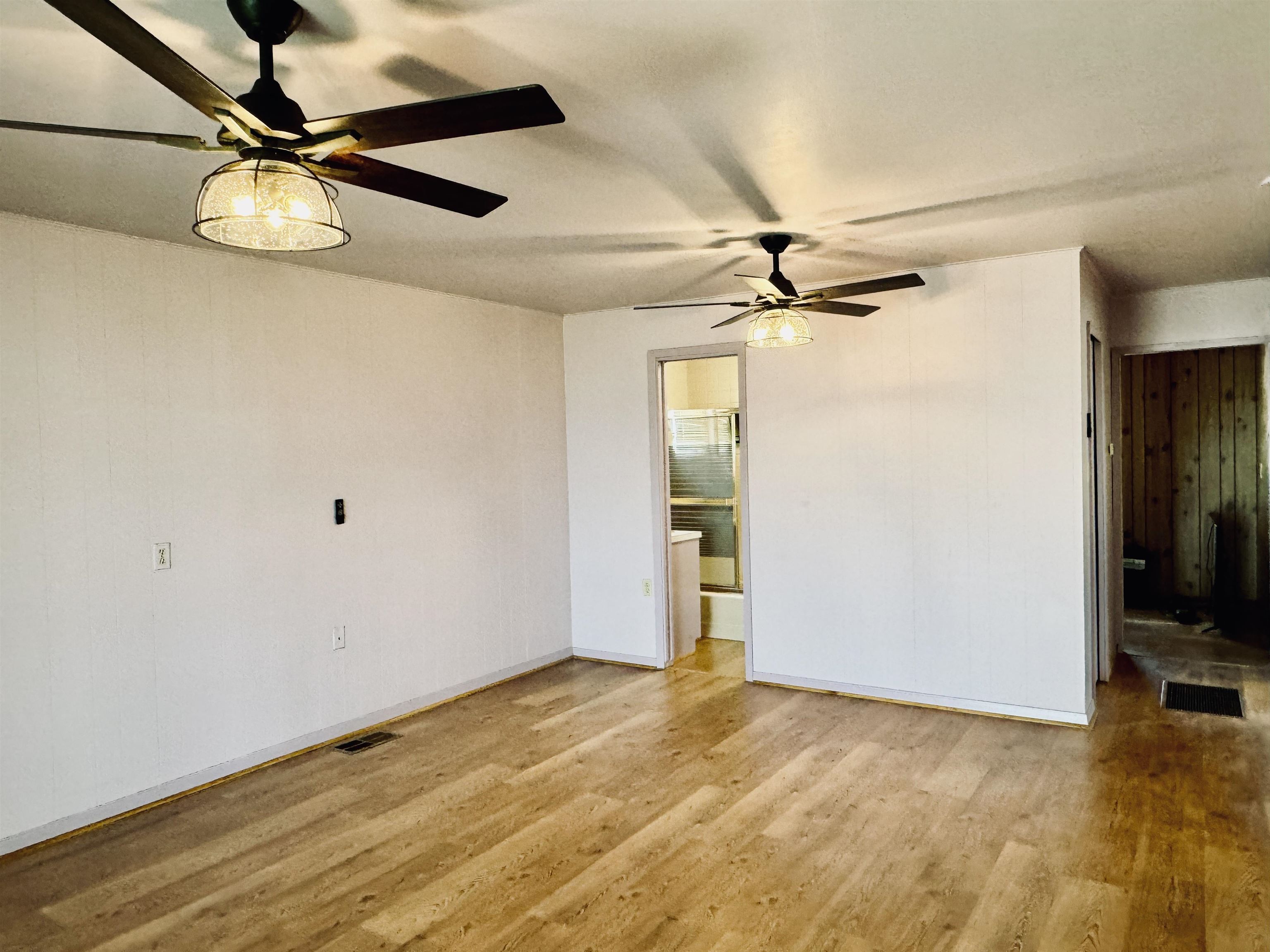 611 Lakeshore Loop