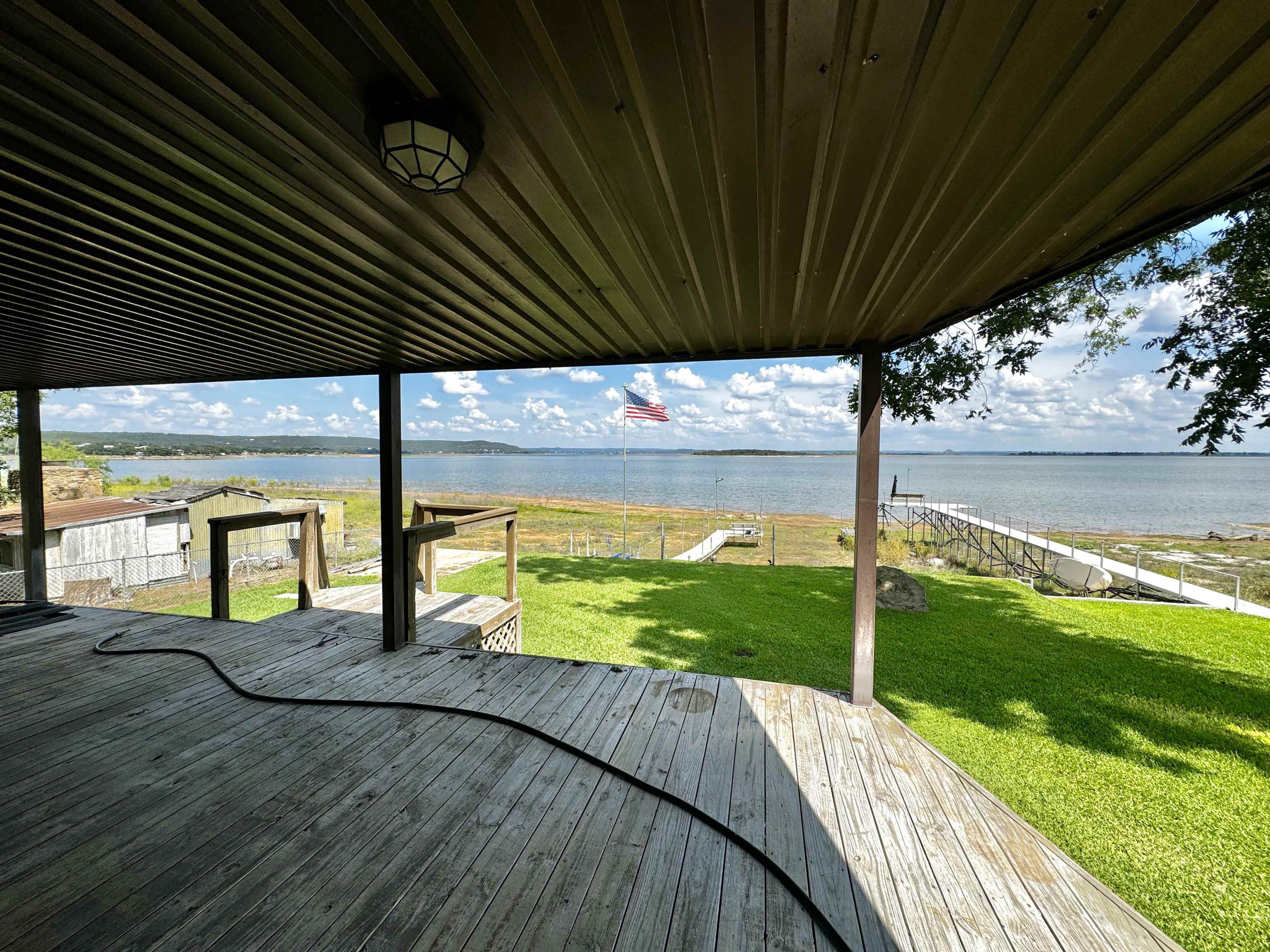 611 Lakeshore Loop