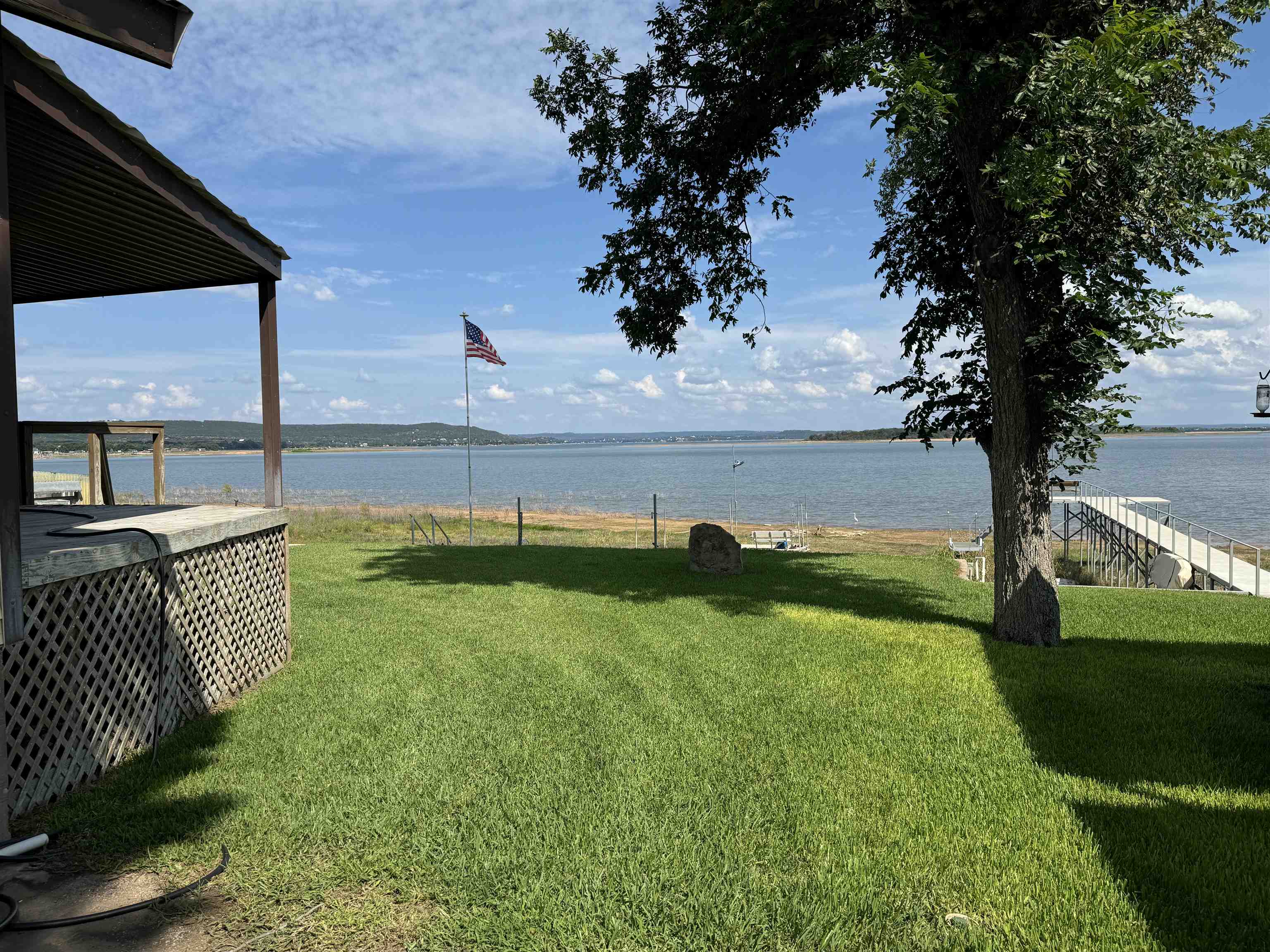 611 Lakeshore Loop