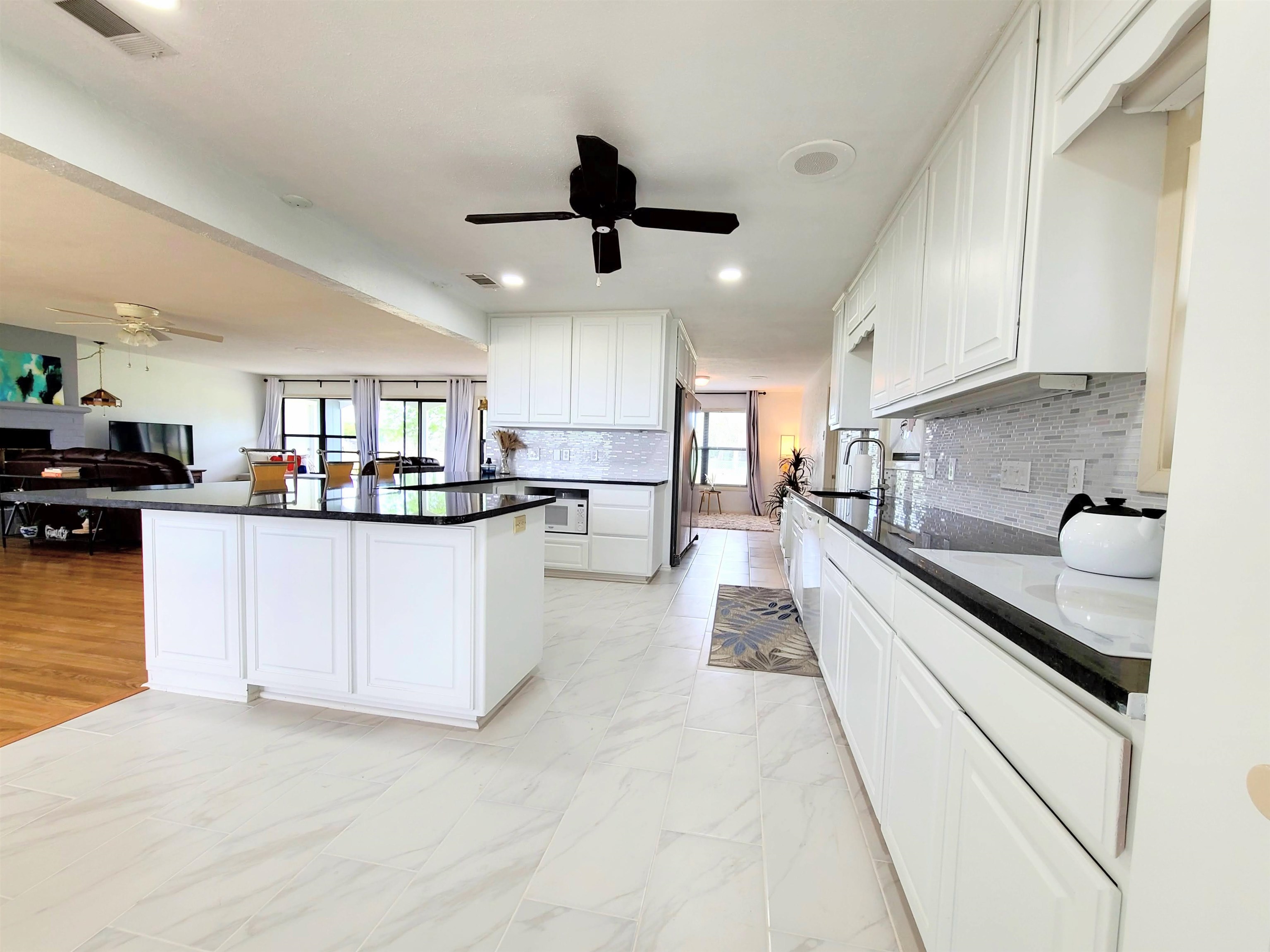582 W Lakecrest Drive