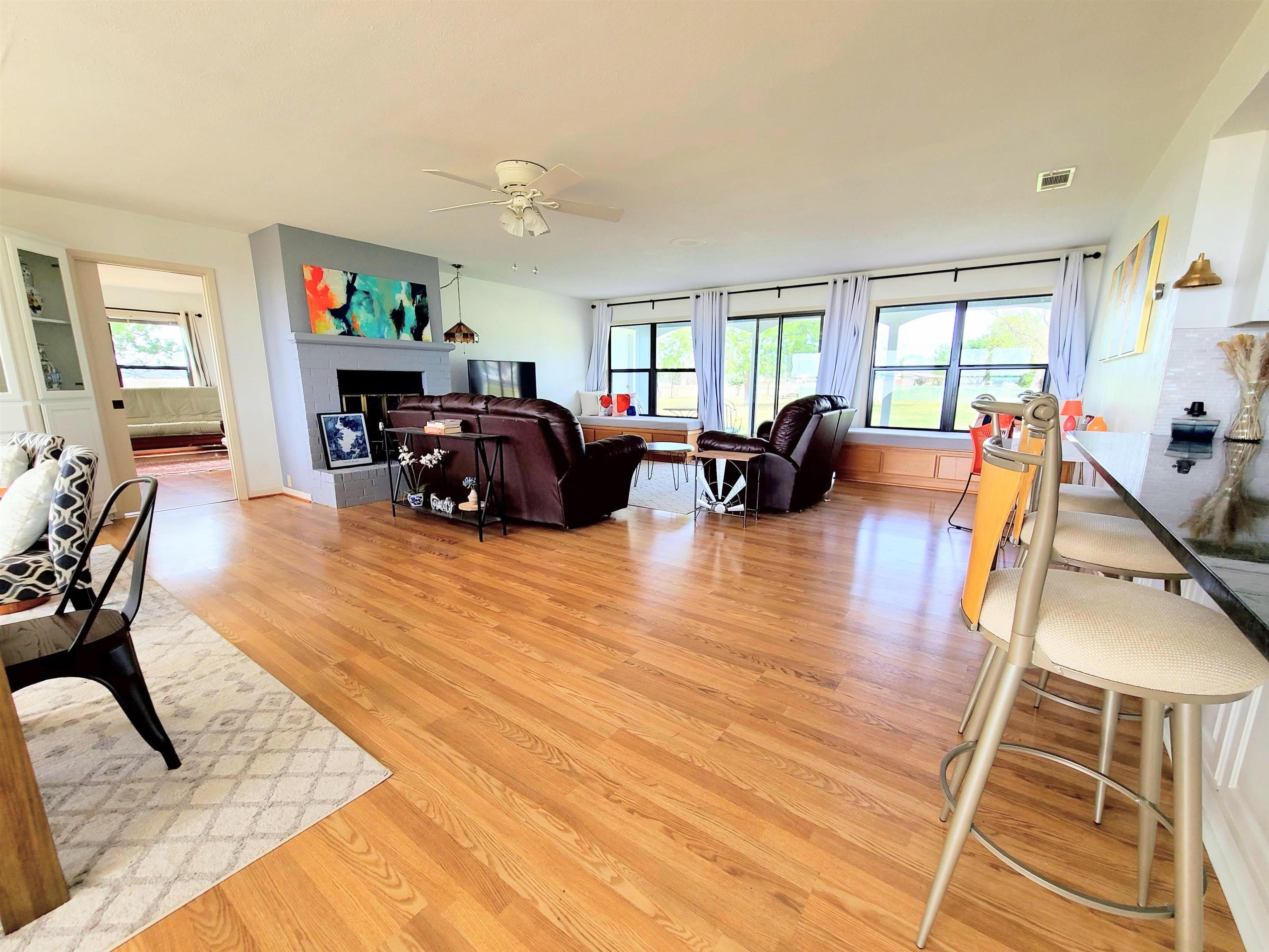 582 W Lakecrest Drive