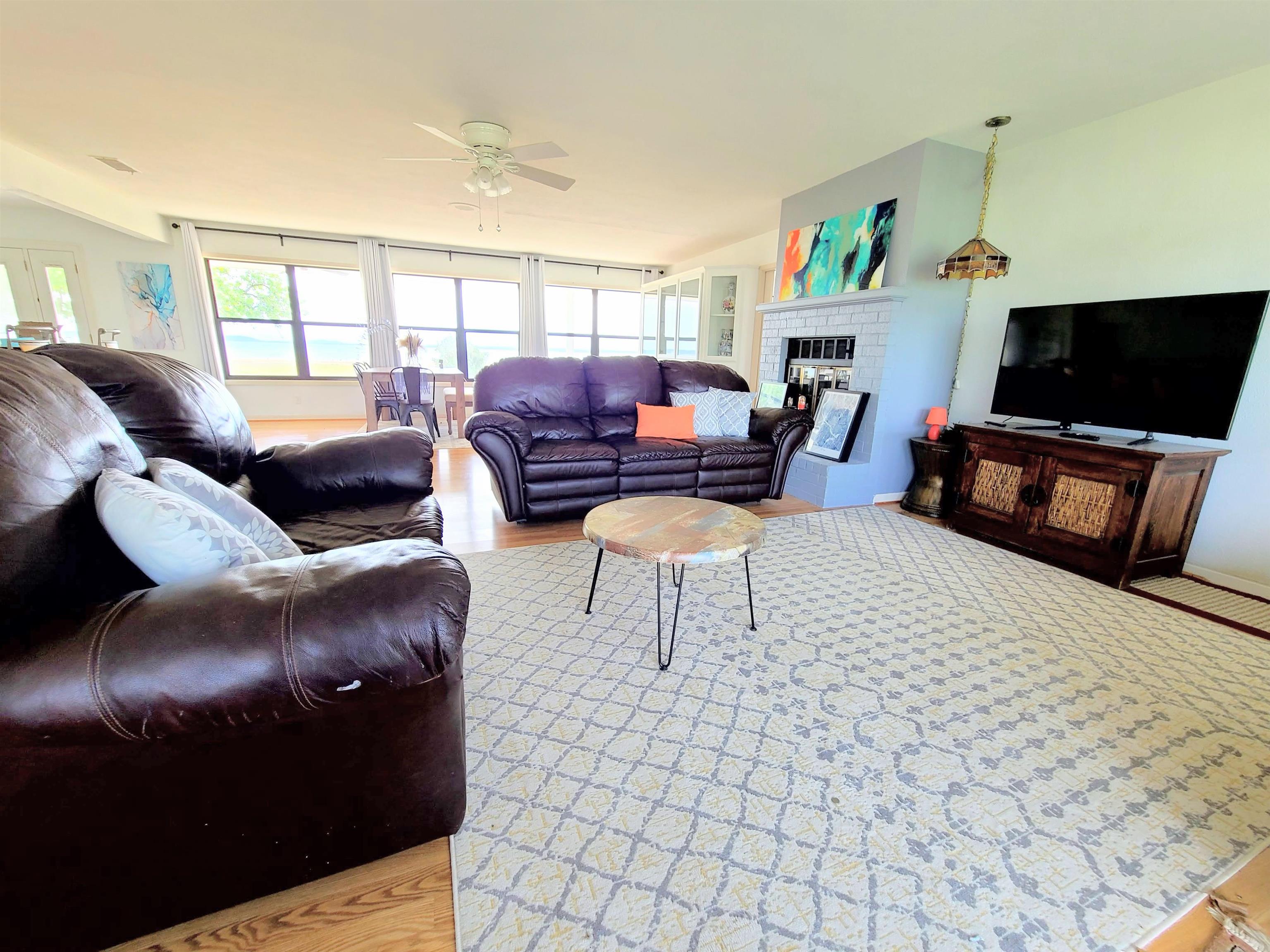 582 W Lakecrest Drive
