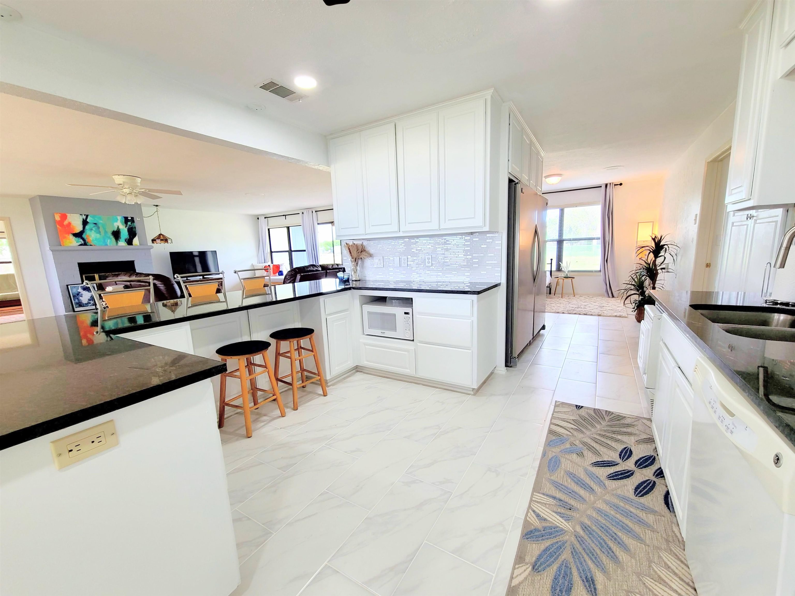 582 W Lakecrest Drive