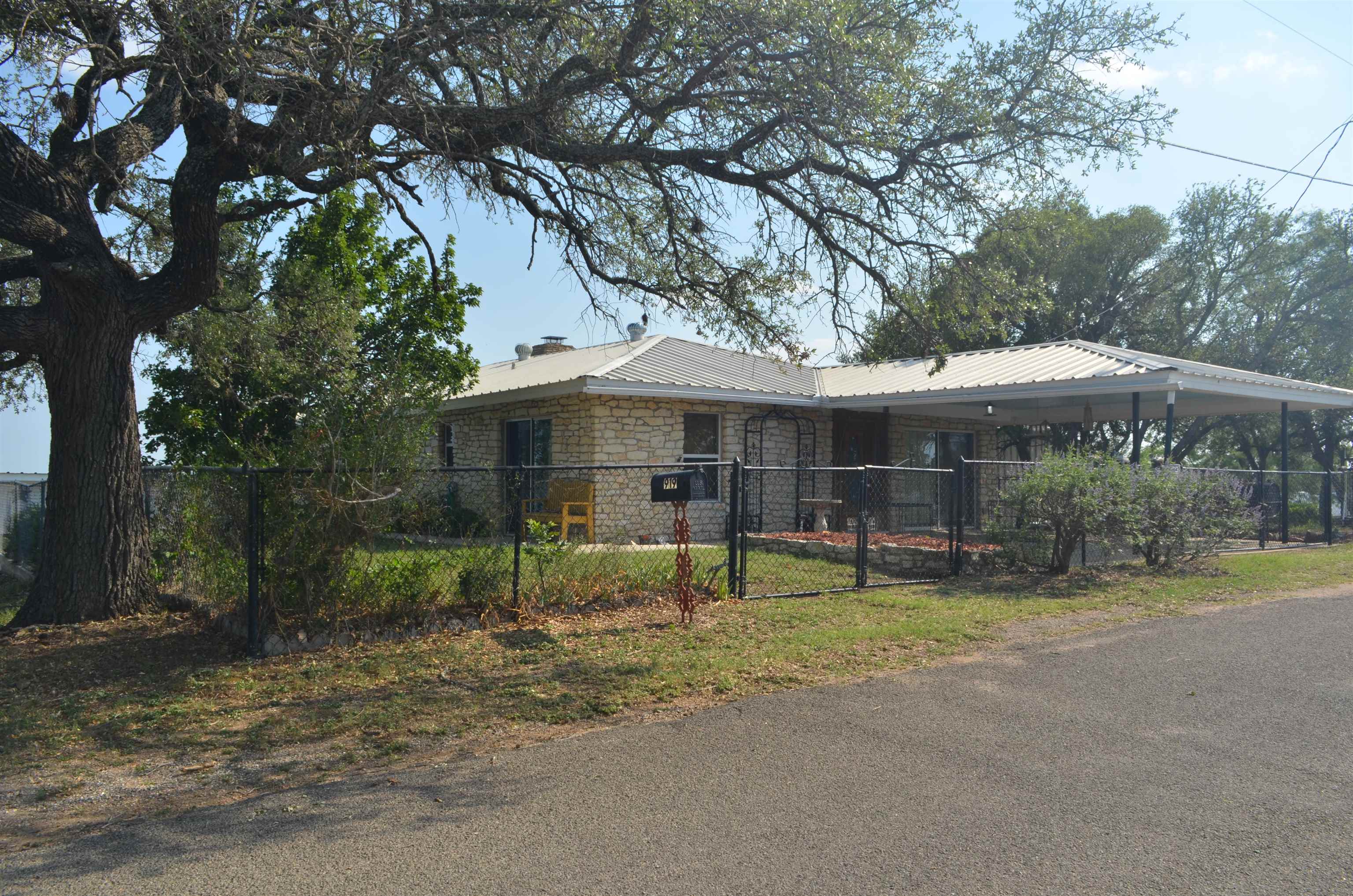 919 Lakeshore Loop