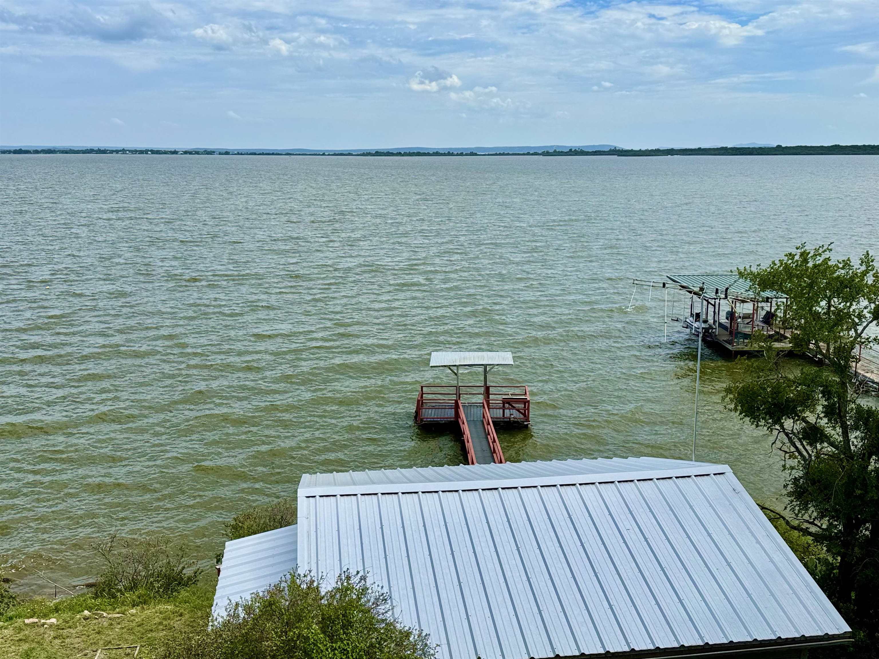 919 Lakeshore Loop