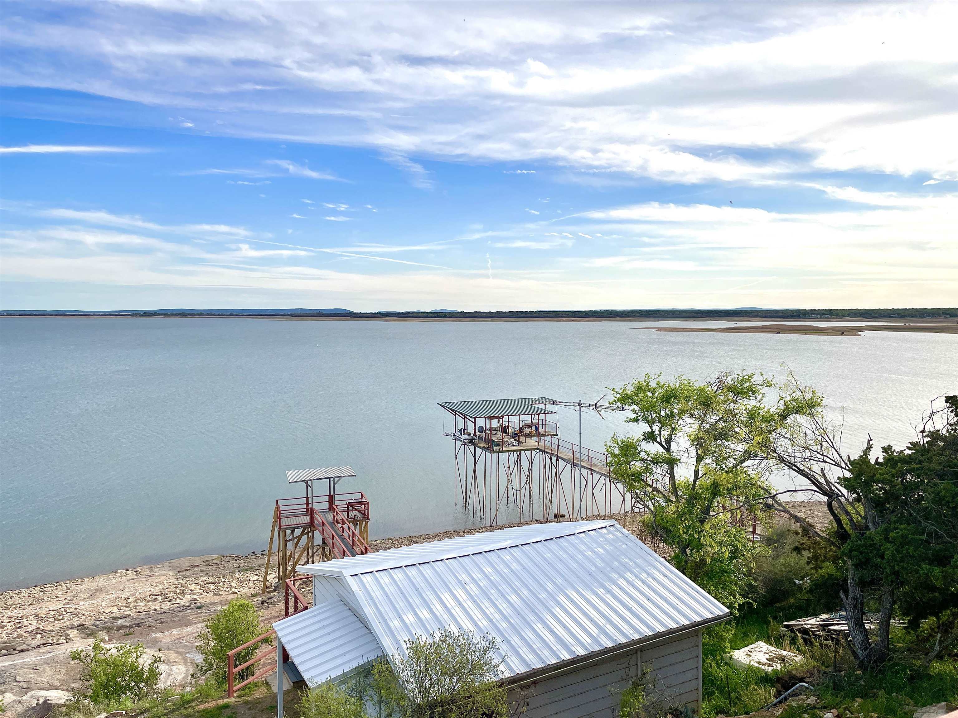 919 Lakeshore Loop