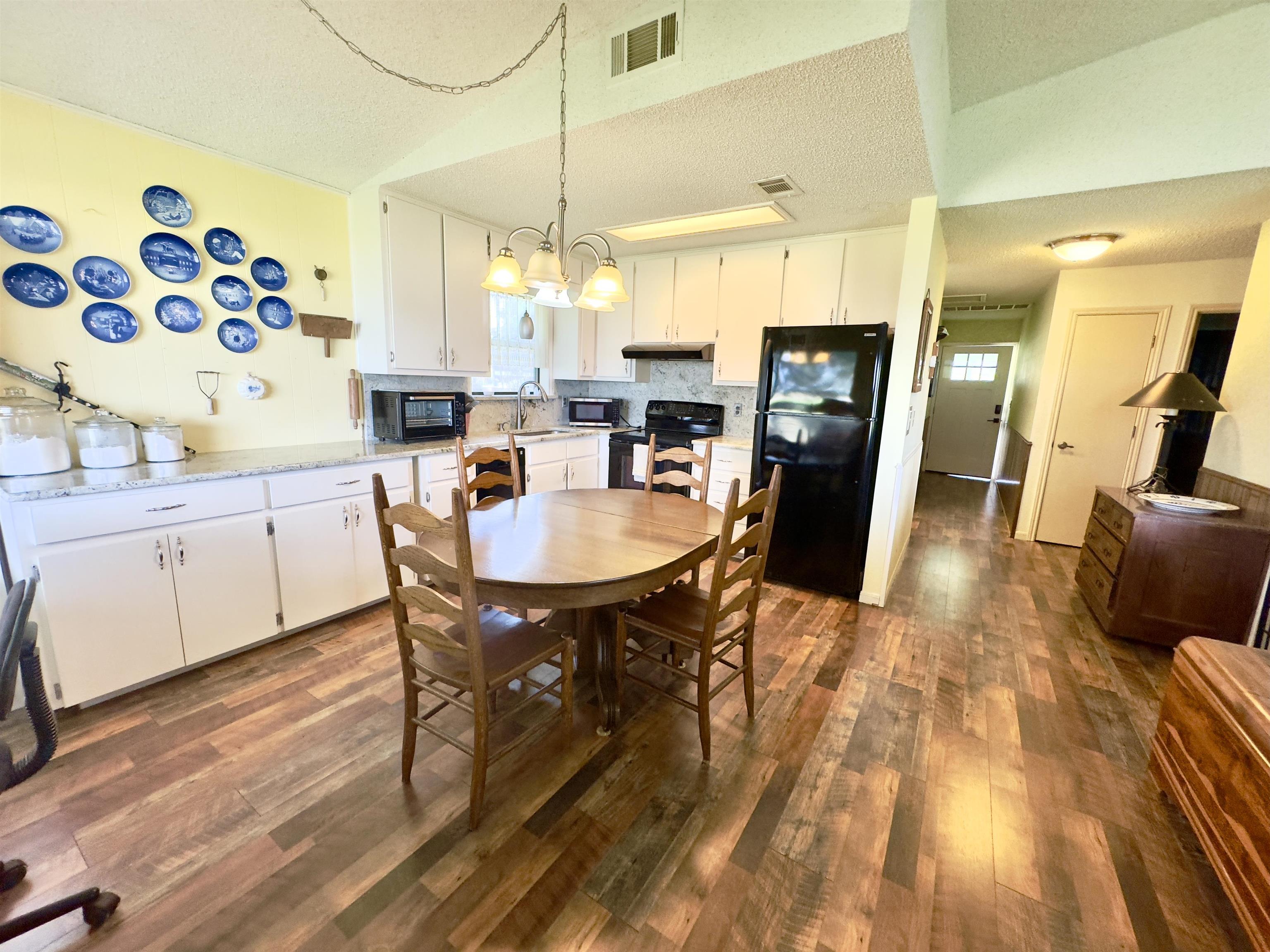 912 Cozy Lane