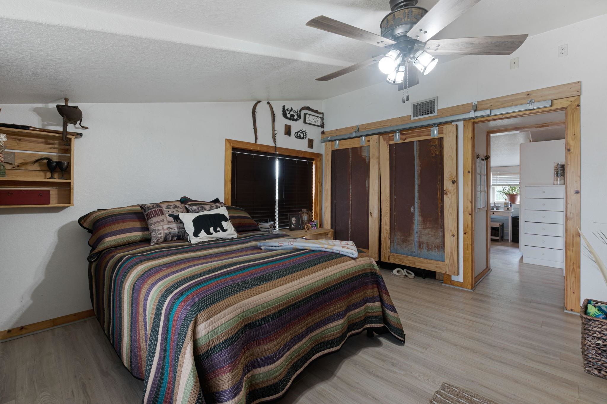 609 W Leon
